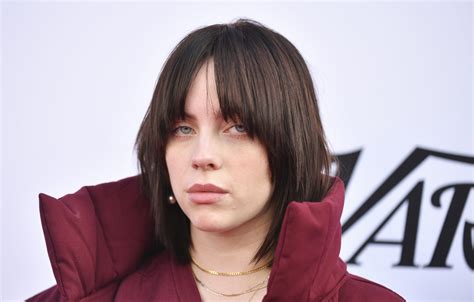 billie eilish boobs on stage|Billie Eilish bashes being sexualized: ‘I’ve had big boobs since I。